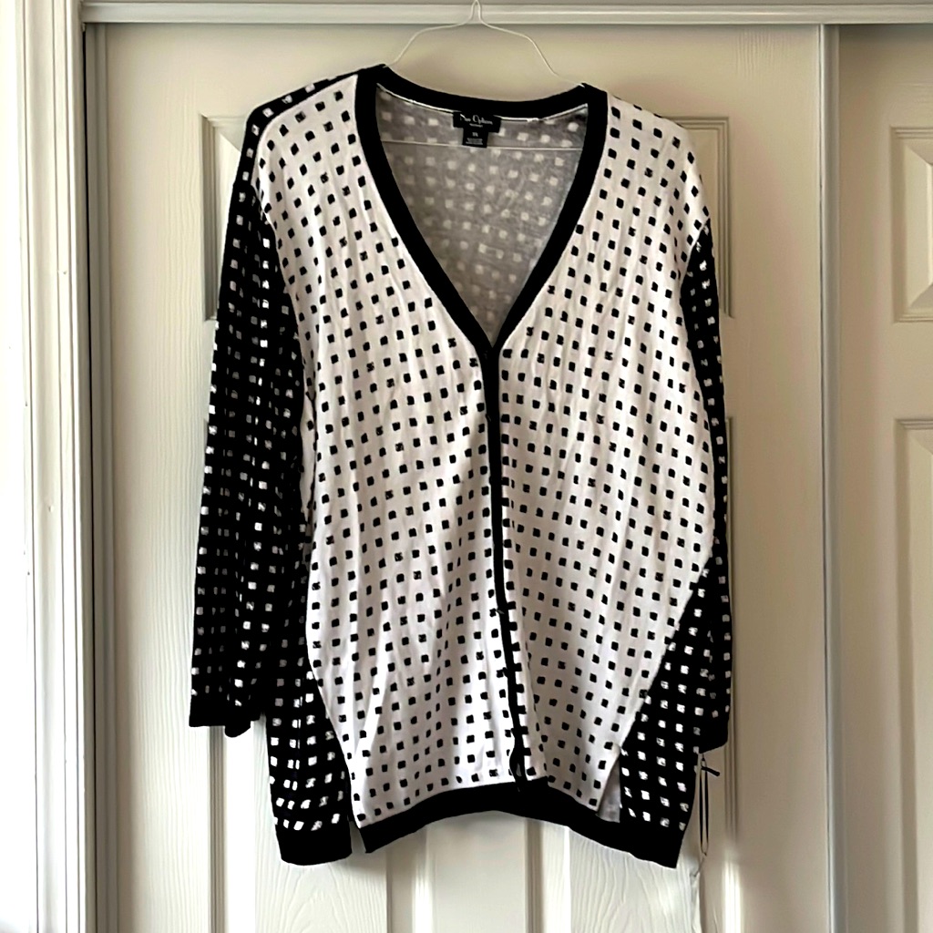 Nice Options Woman Black And White Button Up V-Neck Cardigan